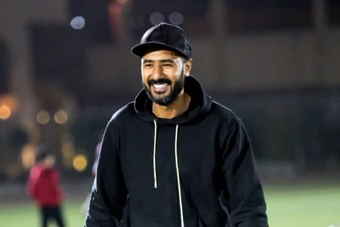 شوقي على مقعد مدير الكرة في الأهلي.. الأساطير مرت هنا (صور)